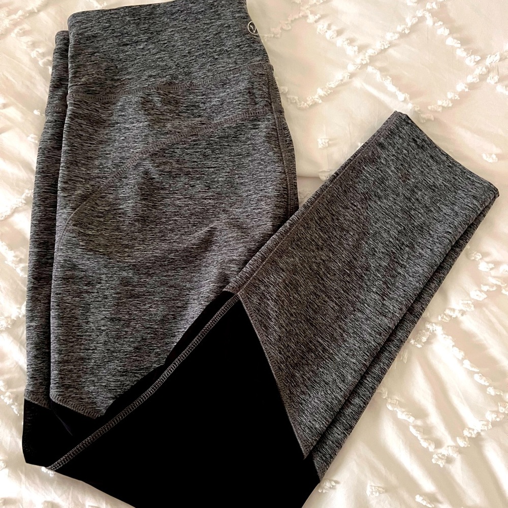 Woman’s Active Yoga Pants: Size XL: Yogo
